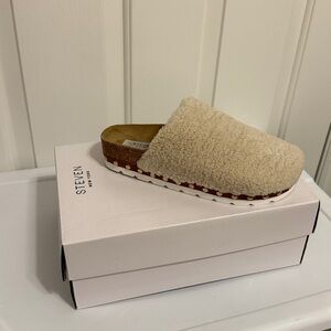 Steve Madden Lehman Boucle and Cork Clog
Sz 6.5 - NIB